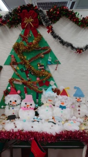 英会話クラス幼児・小学生のためのクリスマスクラフトの雪だるま